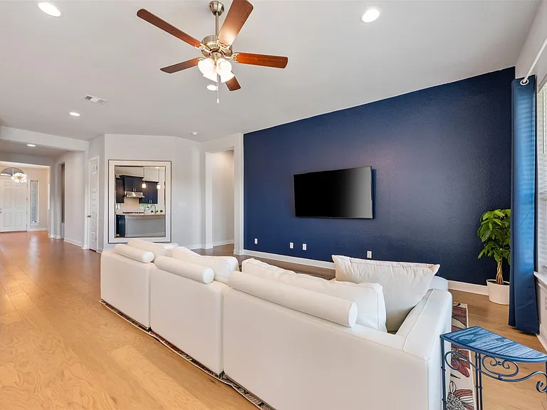 686 Treadwell Ln — Photo 10