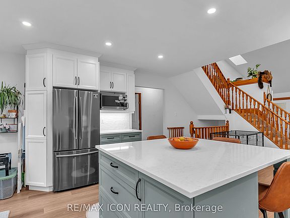4th image of 158 Broadway St