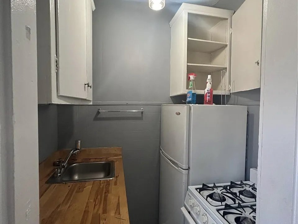 264 Alexander St #5