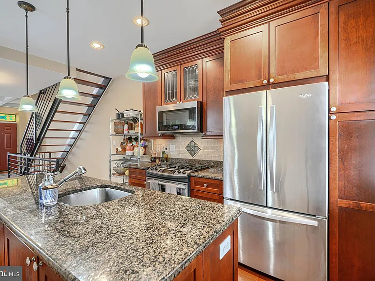600 S Robinson St — Photo 25