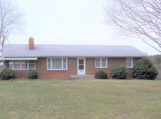 1725 Dundee Rd, Huddleston, VA 24104