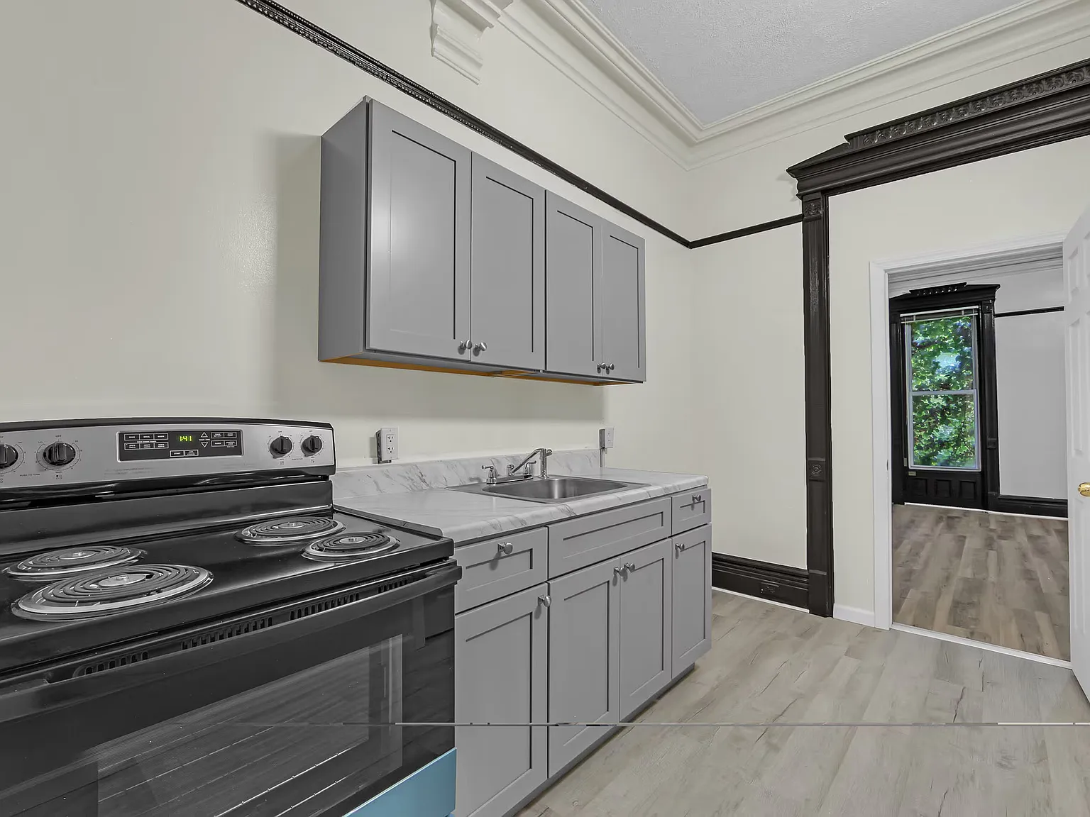 424 Hancock Street — Photo 3