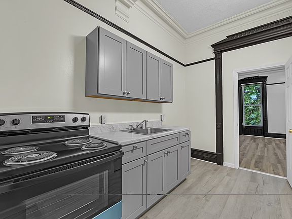 3rd image of 424 Hancock St #2