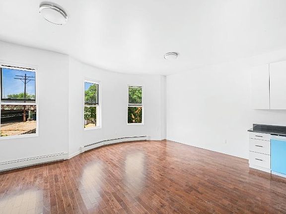 3rd image of 1604 Van Buren St #1