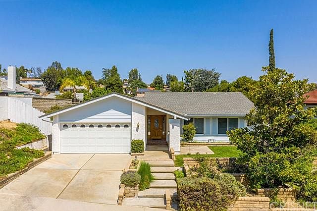 1st image of 23077 Cerca Dr