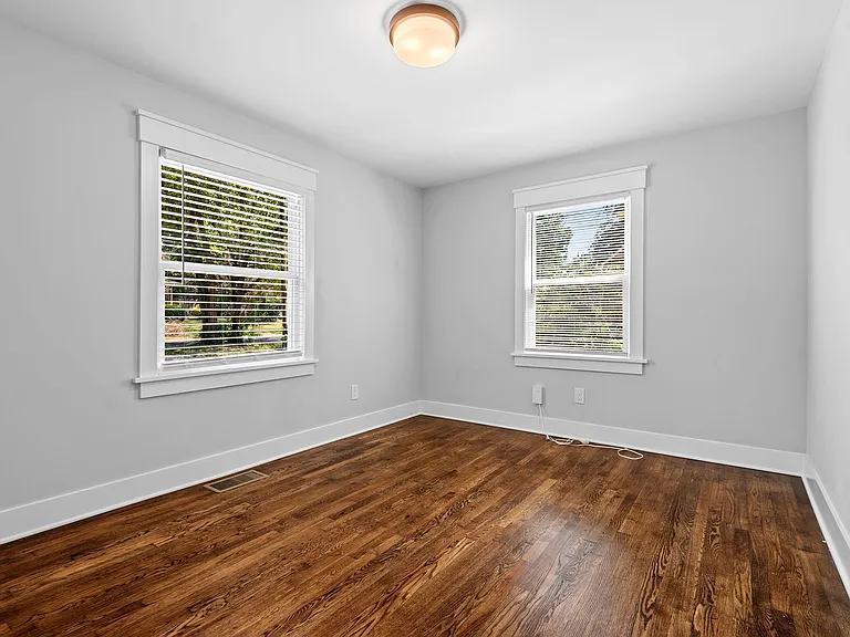 2104 Nelson St — Photo 17