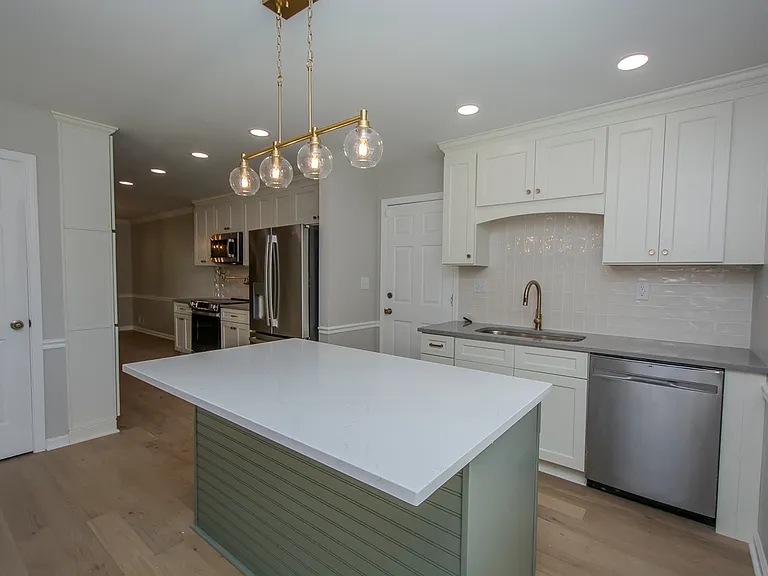 11802 Robindale Rd — Photo 10