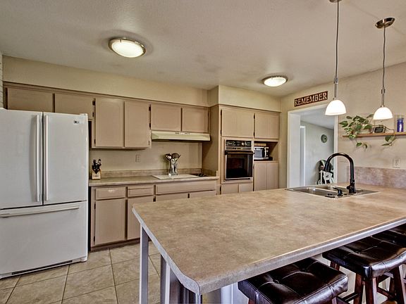 3rd image of 1906 E Balboa Dr