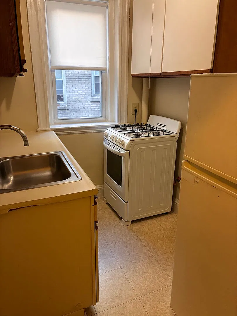 Avl NOW - No fee! Spacious Brighton Studio! — Photo 3