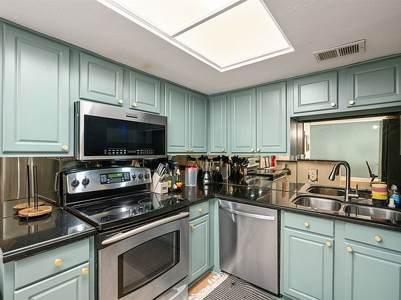 5th image of 10215 Regal Oaks Dr #10215