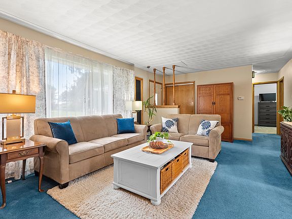3rd image of 126 Wanondoger Cir