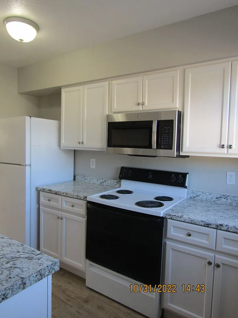 Amberwood Manor — Photo 3
