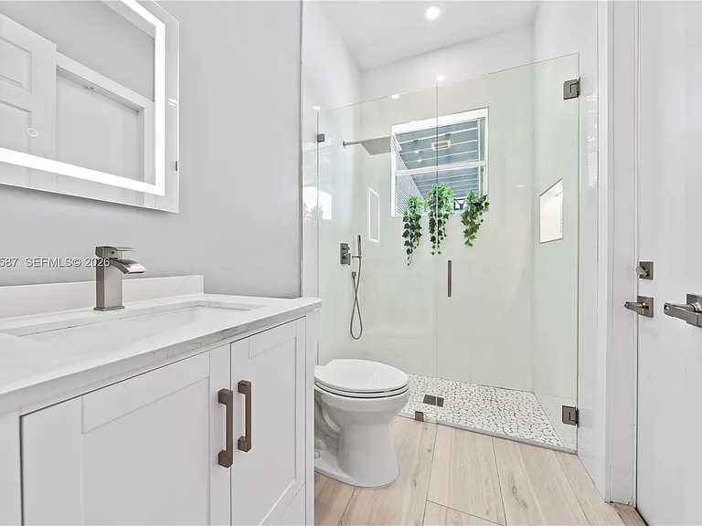 18742 SW 55th St — Photo 36