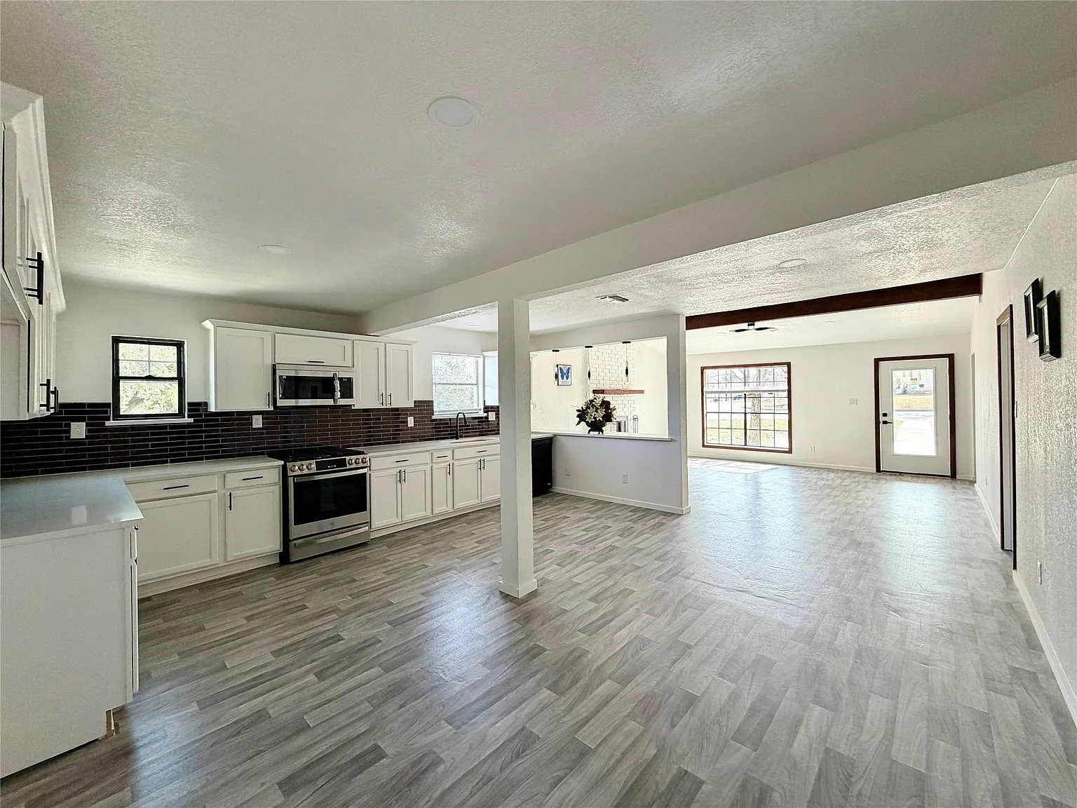 4 bed, 2.0 bath, 1436 sqft, $2,100 — Photo 4