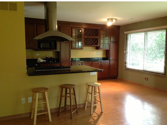 4th image of 1360 Barclay Ln