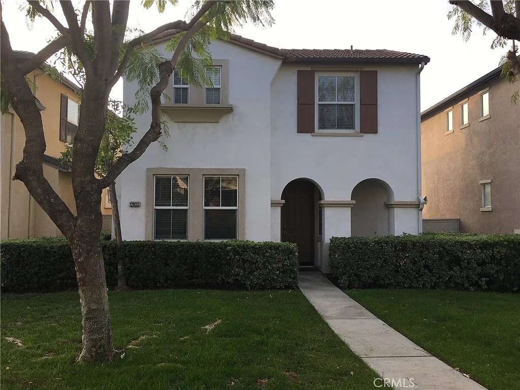 3 bed, 2.5 bath, 1654 sqft, $3,100 — Photo 1