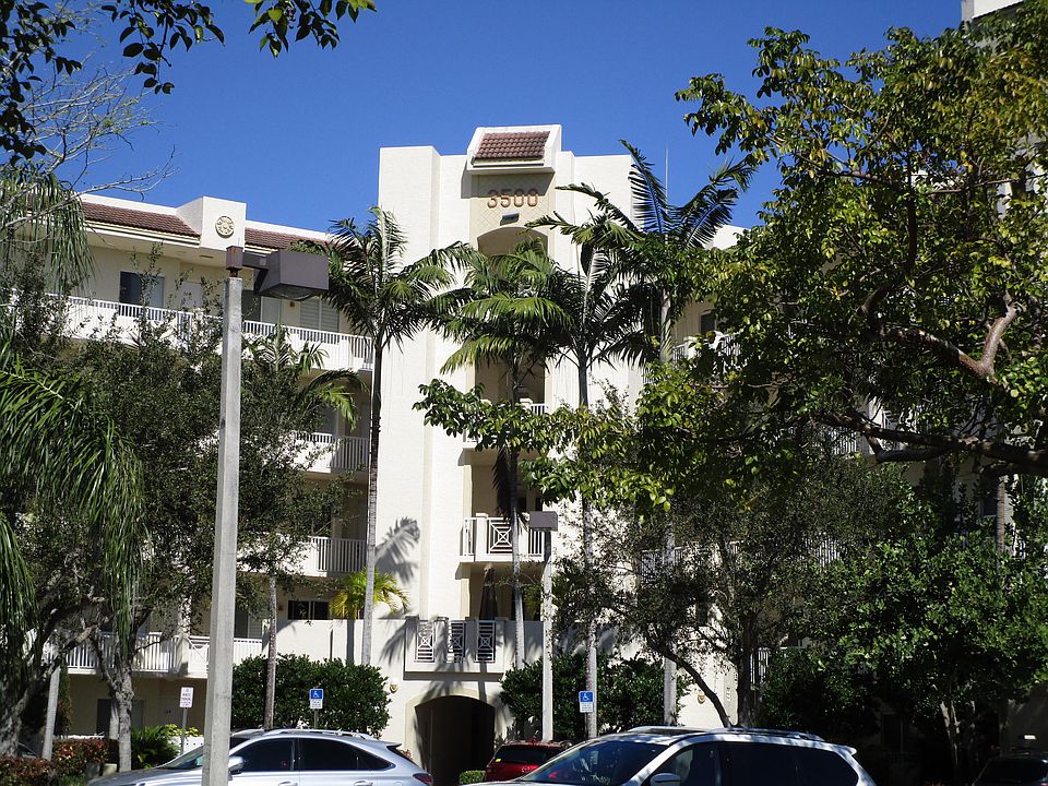 1st image of 3500 Oaks Clubhouse Dr APT 403