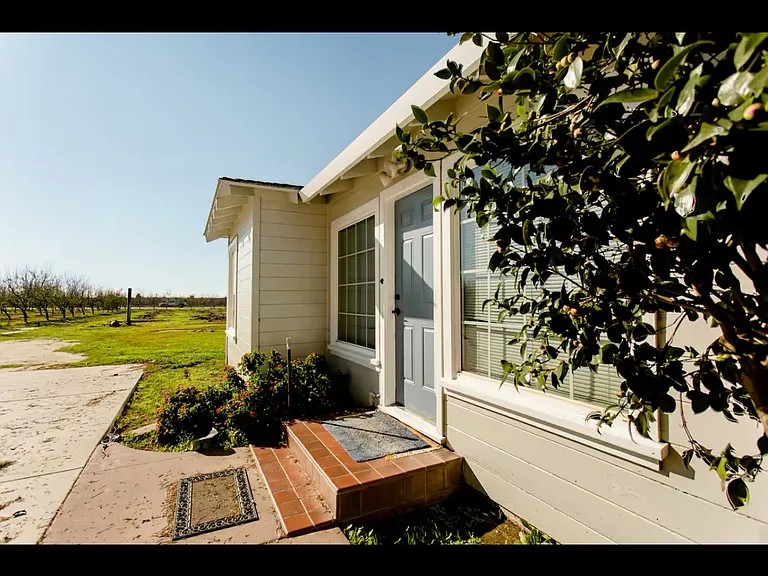 12256 Sante Fe Ave — Photo 13