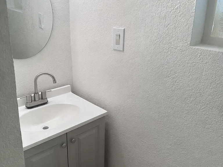 721 W Cheryl Dr #1 — Photo 4