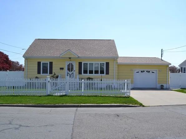 198 Bolton St, New Bedford, MA 02740