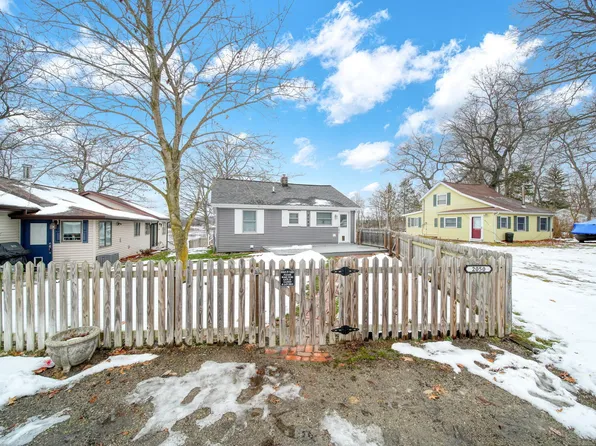 2050 Lakeview Dr, Brooklyn, MI 49230