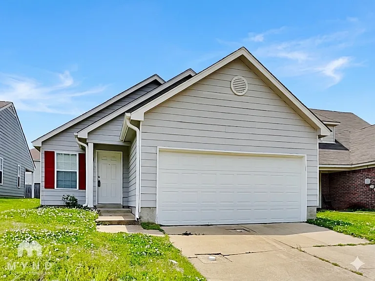 4828 Royal Run Dr — Photo 1