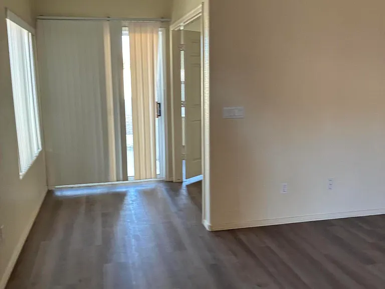 1074 N Saguaro St — Photo 2