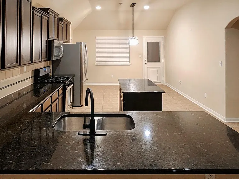 705 Wiltshire Dr — Photo 6