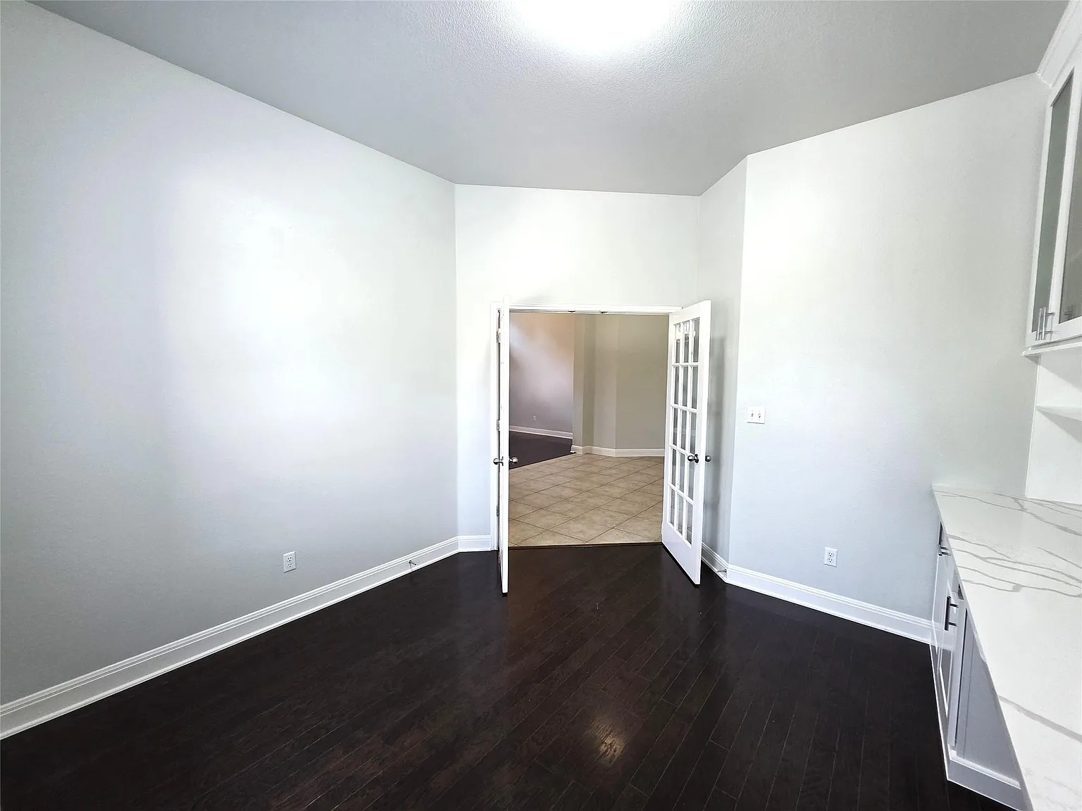 4 bed, 3.0 bath, 2925 sqft, $3,350 — Photo 4