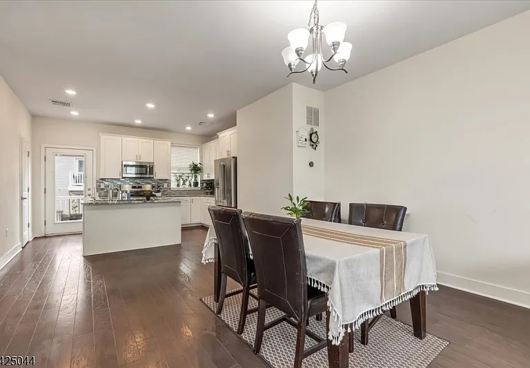 309 Saratoga Ct — Photo 16