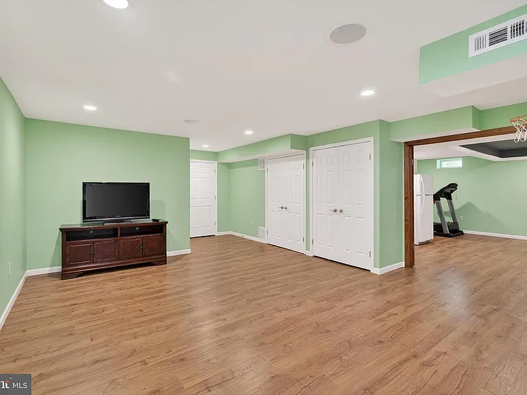 815 S Haines Cir — Photo 32
