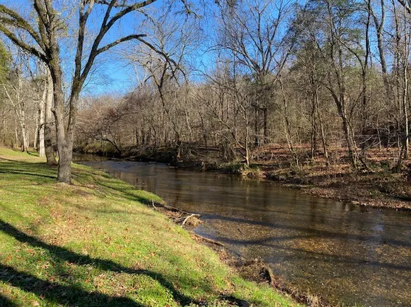 1099 E Gaines St, Lawrenceburg, TN 38464