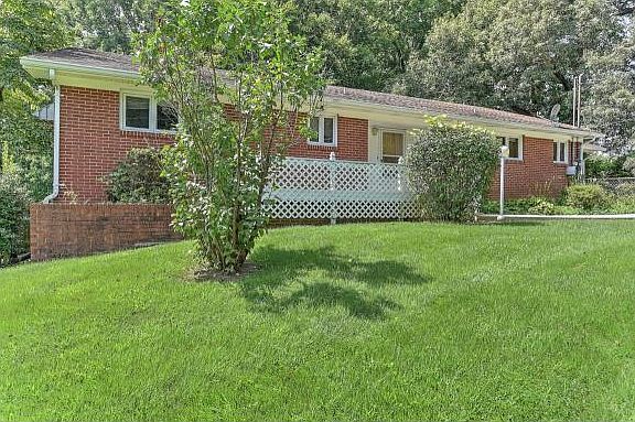 4th image of 2300 Abbott Dr