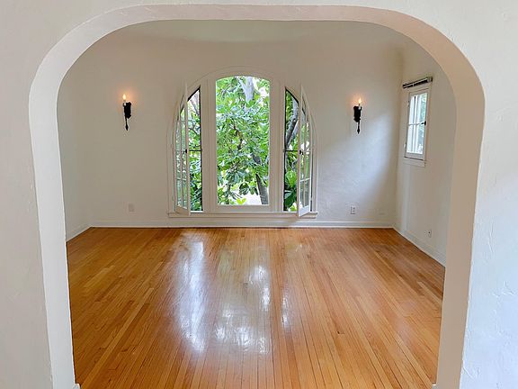 3rd image of 229 S Elm Dr APT 3
