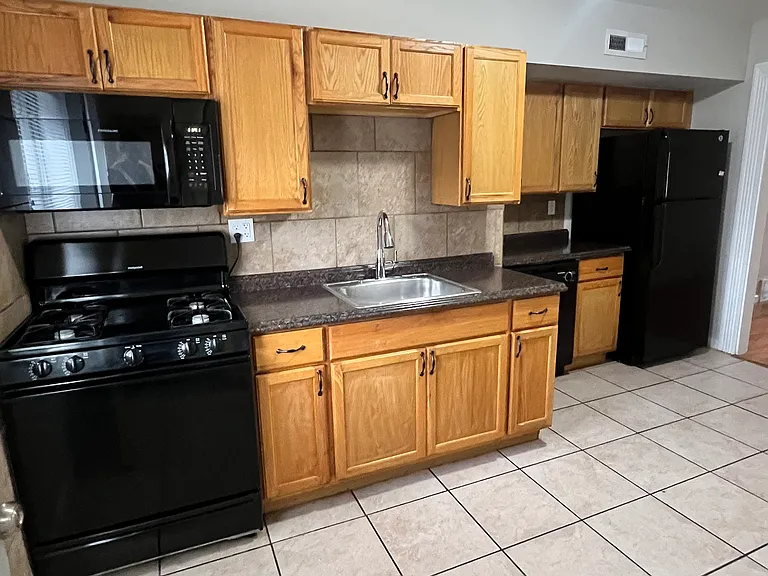 Clydesdale Apartments — Photo 20