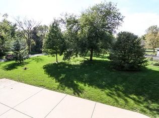 5613 Lenox Rd, Lisle, IL 60532