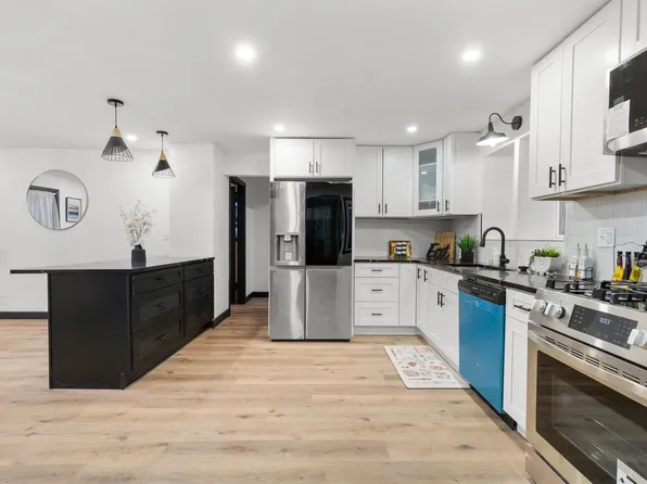 W156N8813 Pilgrim ROAD, Menomonee Falls, WI 53051