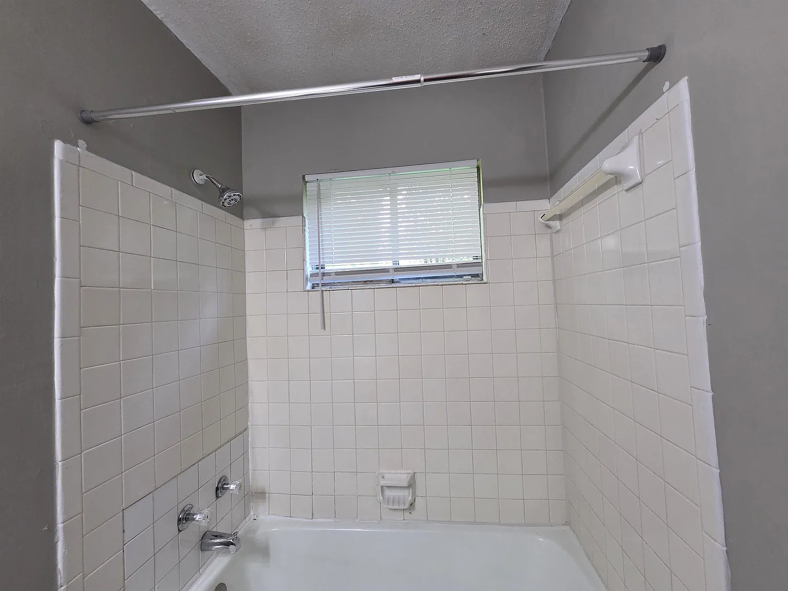 4 bed, 2.0 bath, $1,300 — Photo 4