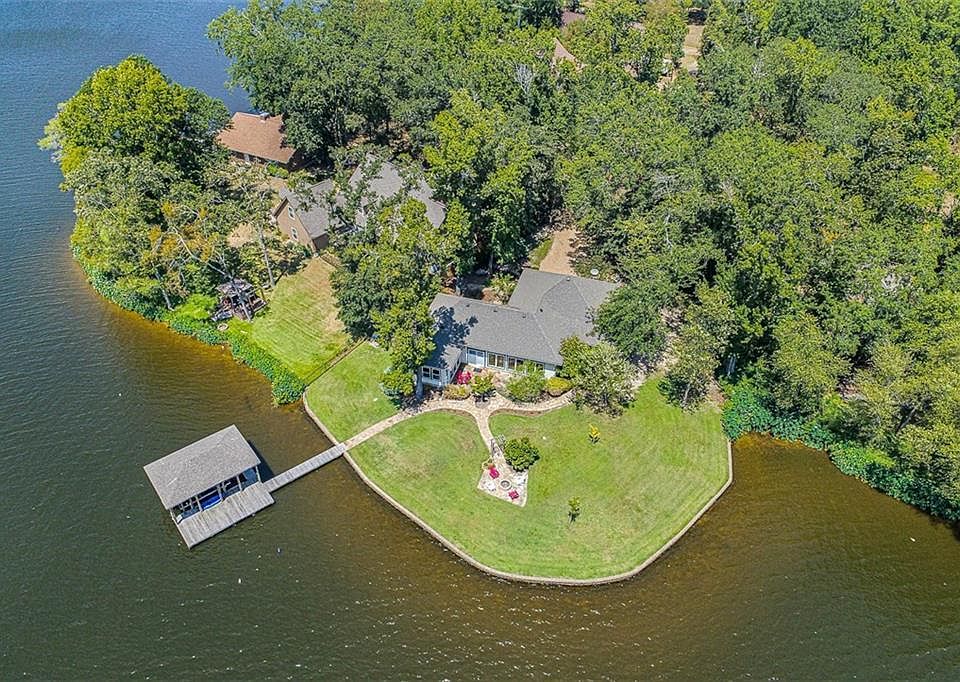 1st image of 308 Island Dr