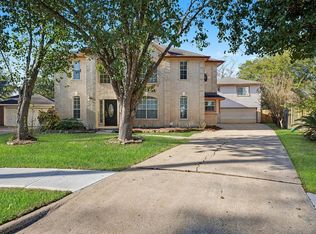 2304 Evergreen Dr, Pearland, TX 77581