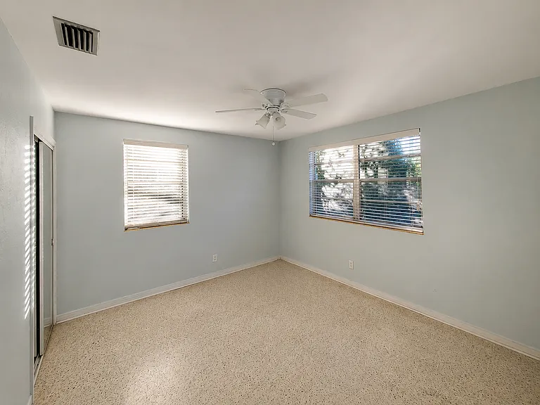 1145 Cordova Ave — Photo 8
