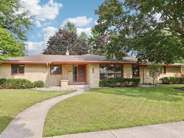 308 Donald DRIVE, Burlington, WI 53105
