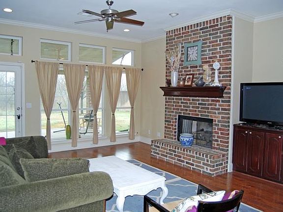 3rd image of 1625 Dogwood Trl