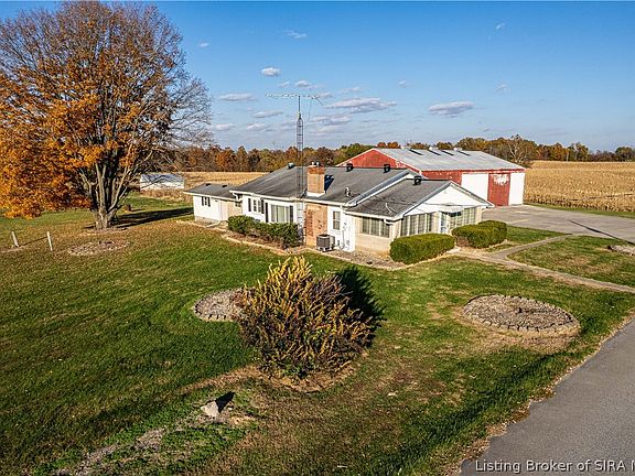 3rd image of 8261 W Cox Ferry Road