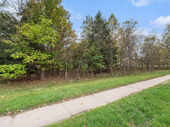 3412 52nd St SE, Kentwood, MI 49512