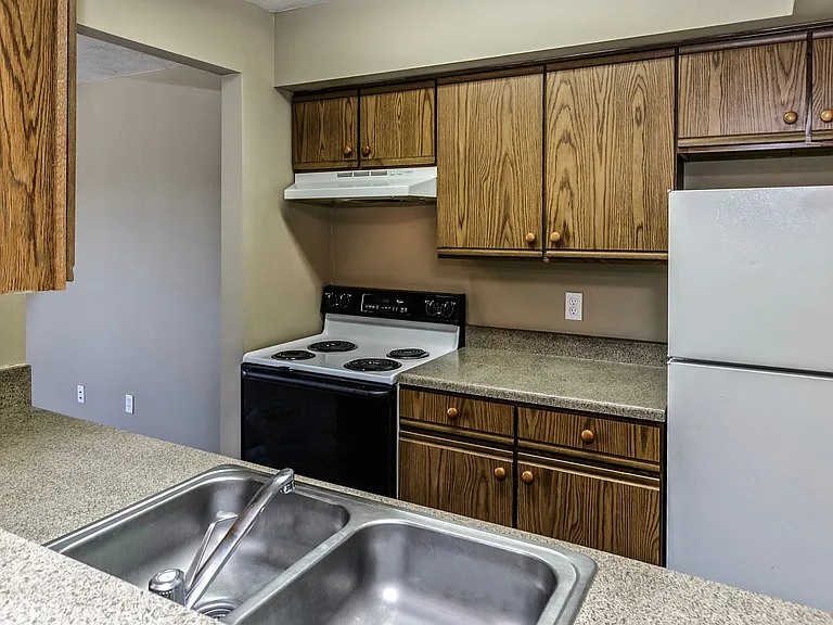 Fox Valley Apartments — Photo 14