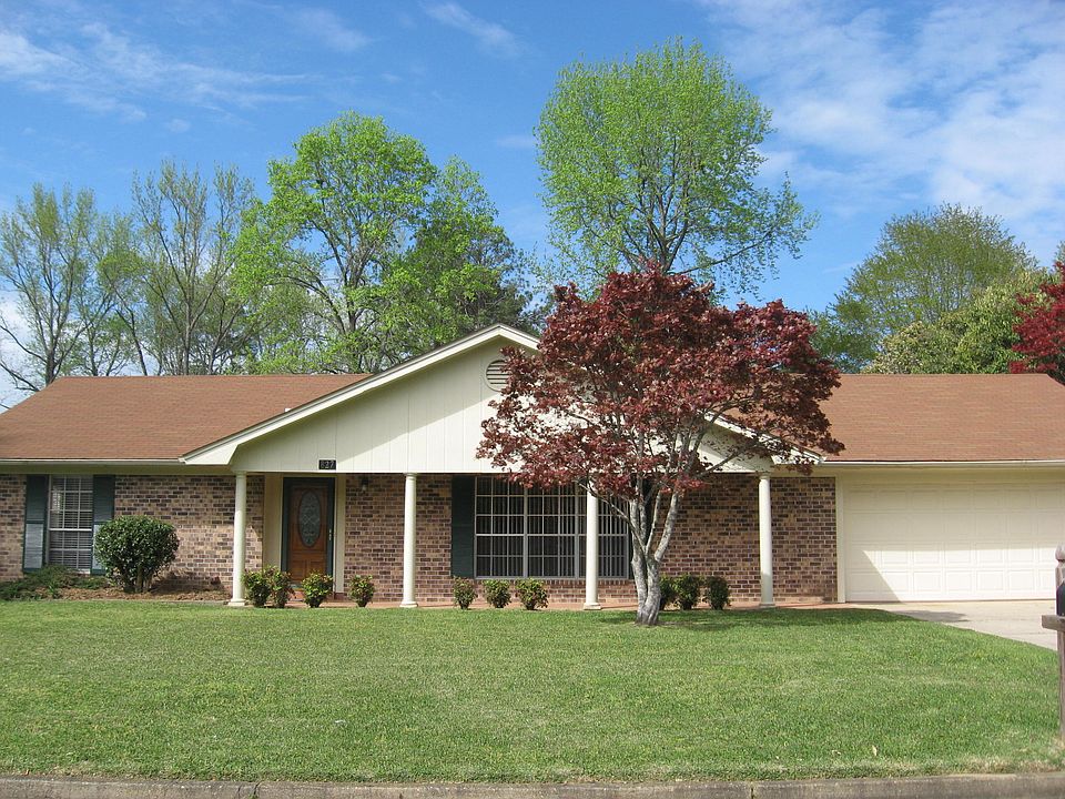 1st image of 827 Skylark Dr