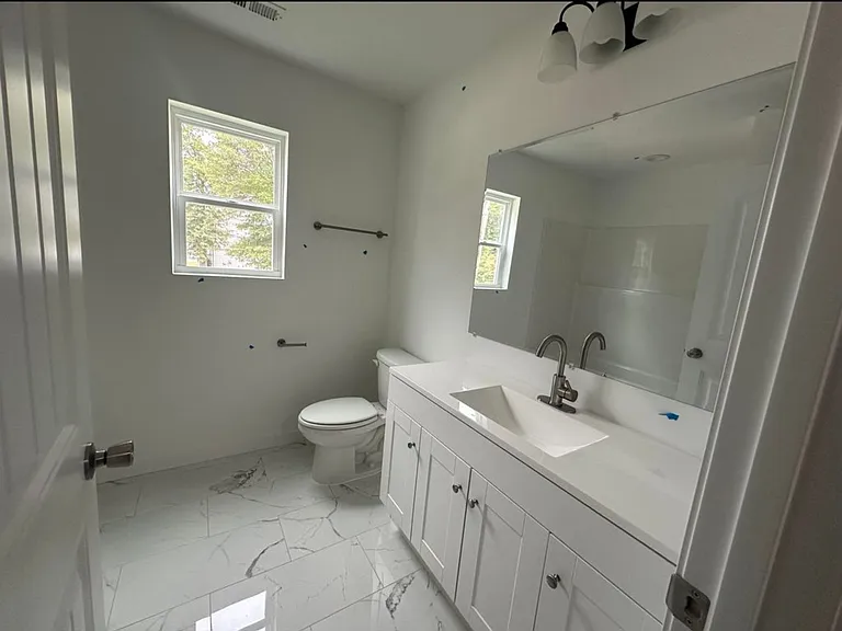 401 Morgan St #B — Photo 13
