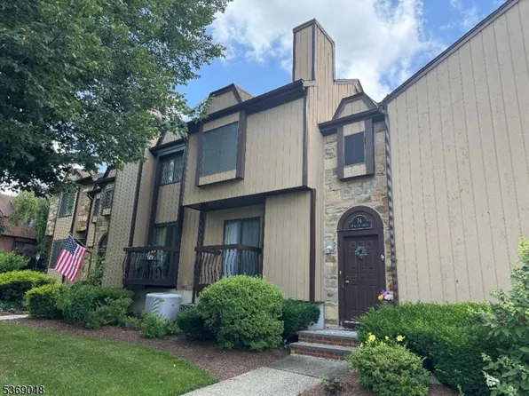 74 Schindler Sq, Hackettstown, NJ 07840