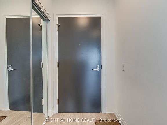 3rd image of 286 Main St #619